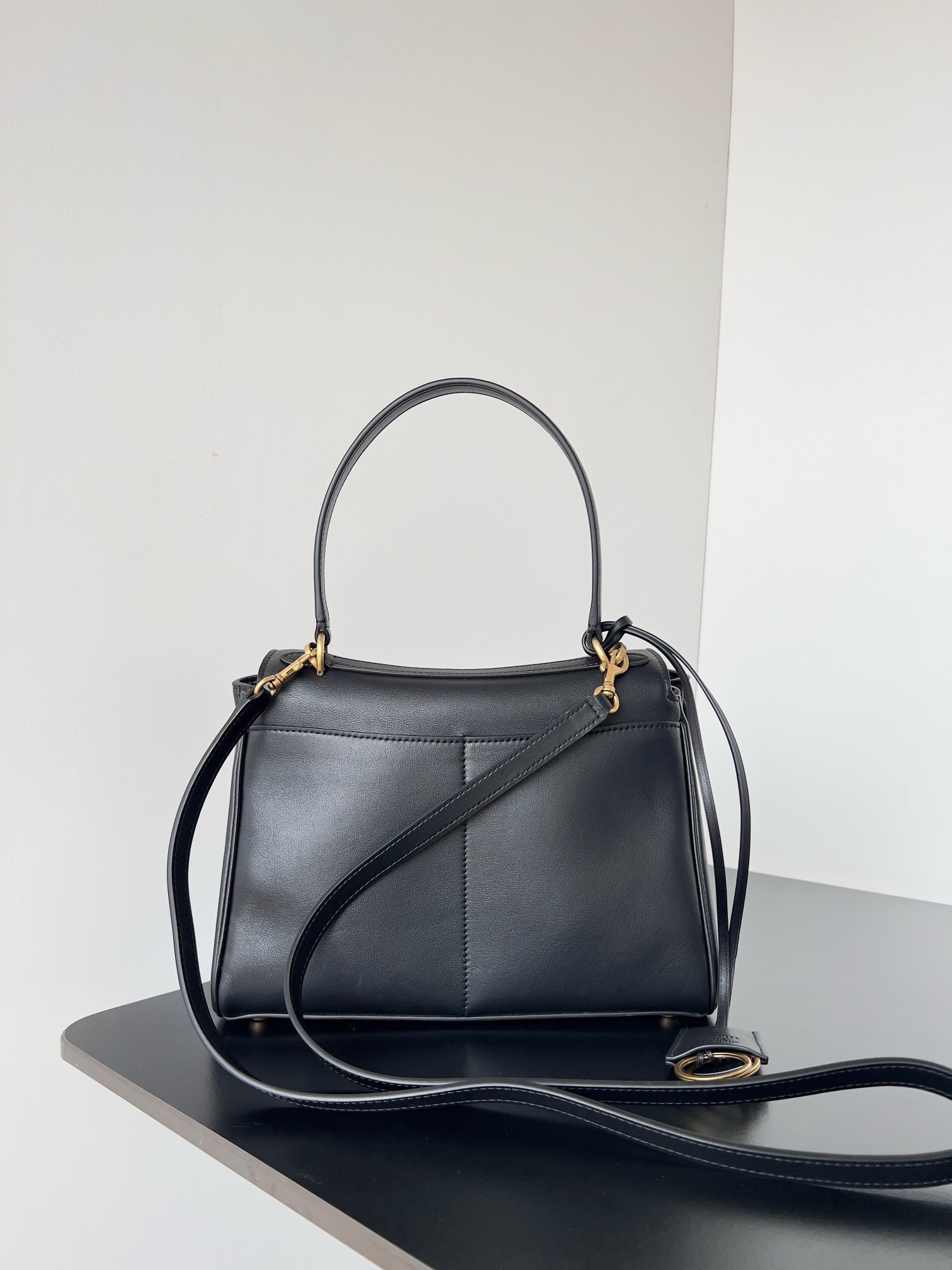 Ba*len*cia*ga rodeo small bag in black calfskin