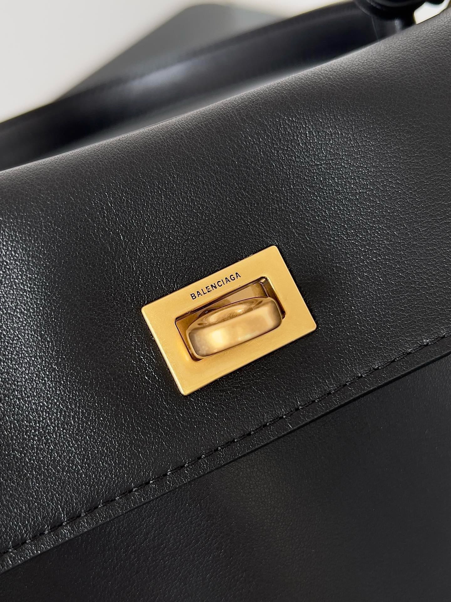 Ba*len*cia*ga rodeo small bag in black calfskin