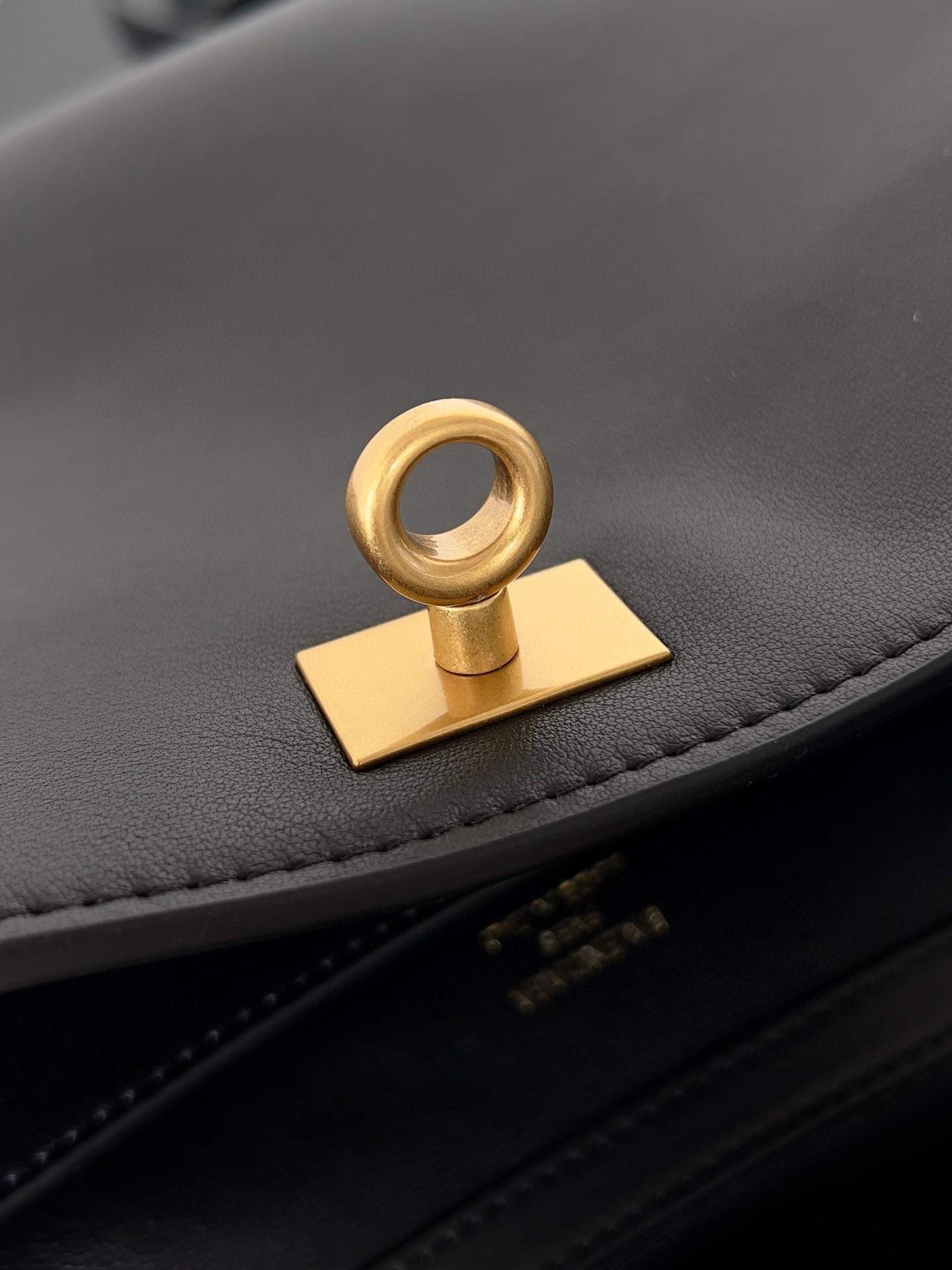 Ba*len*cia*ga rodeo small bag in black calfskin
