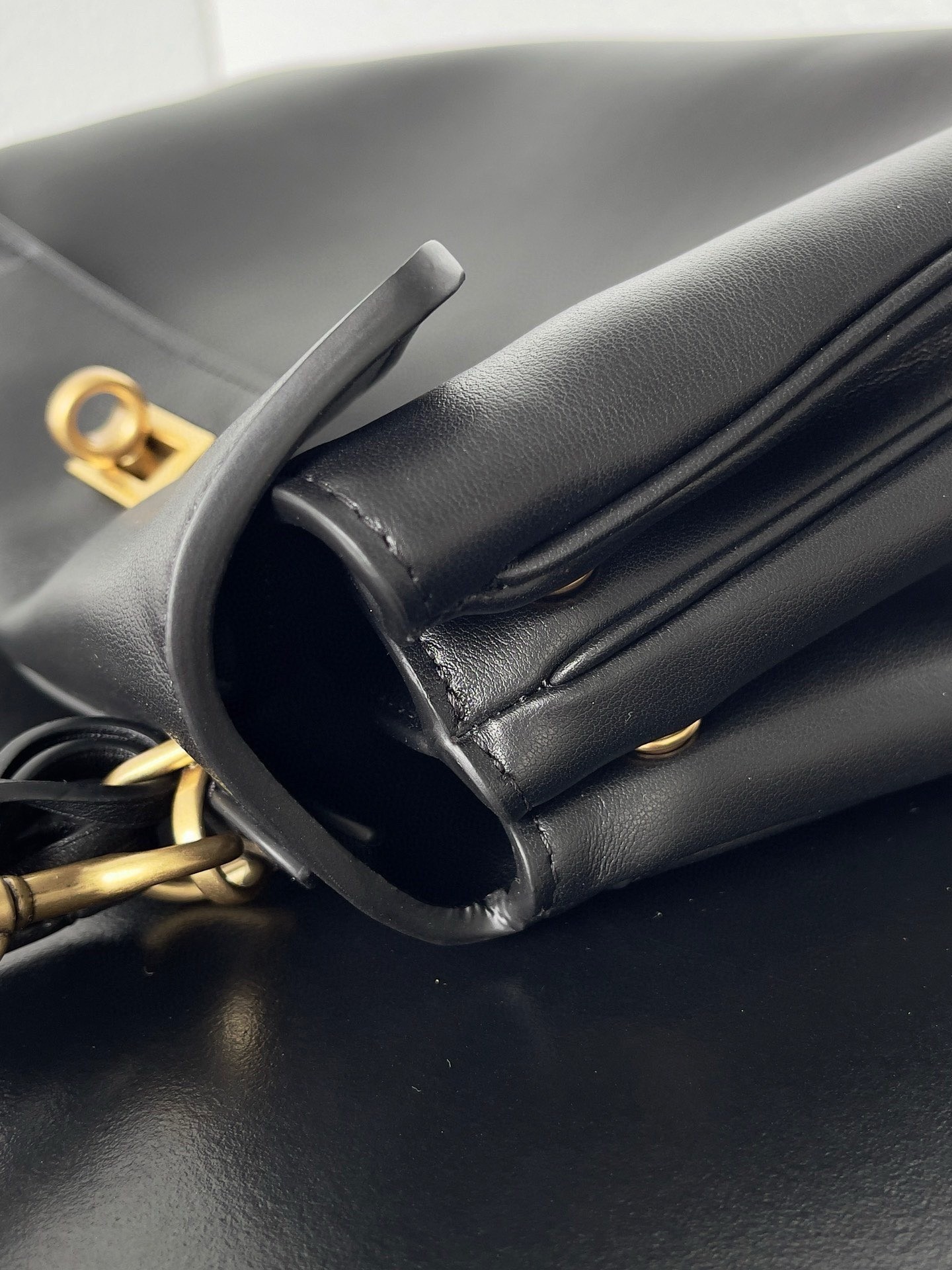 Ba*len*cia*ga rodeo small bag in black calfskin