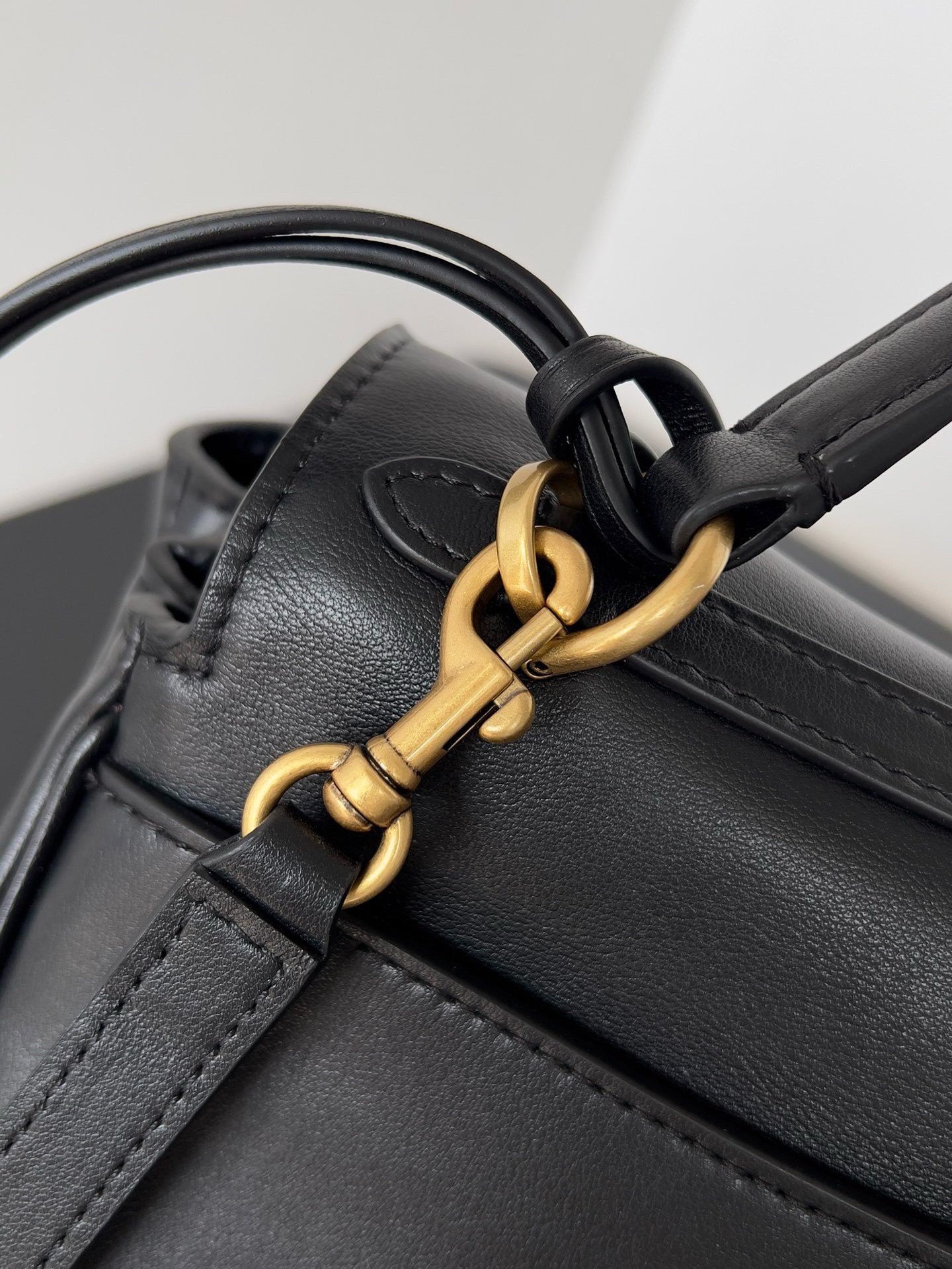 Ba*len*cia*ga rodeo small bag in black calfskin