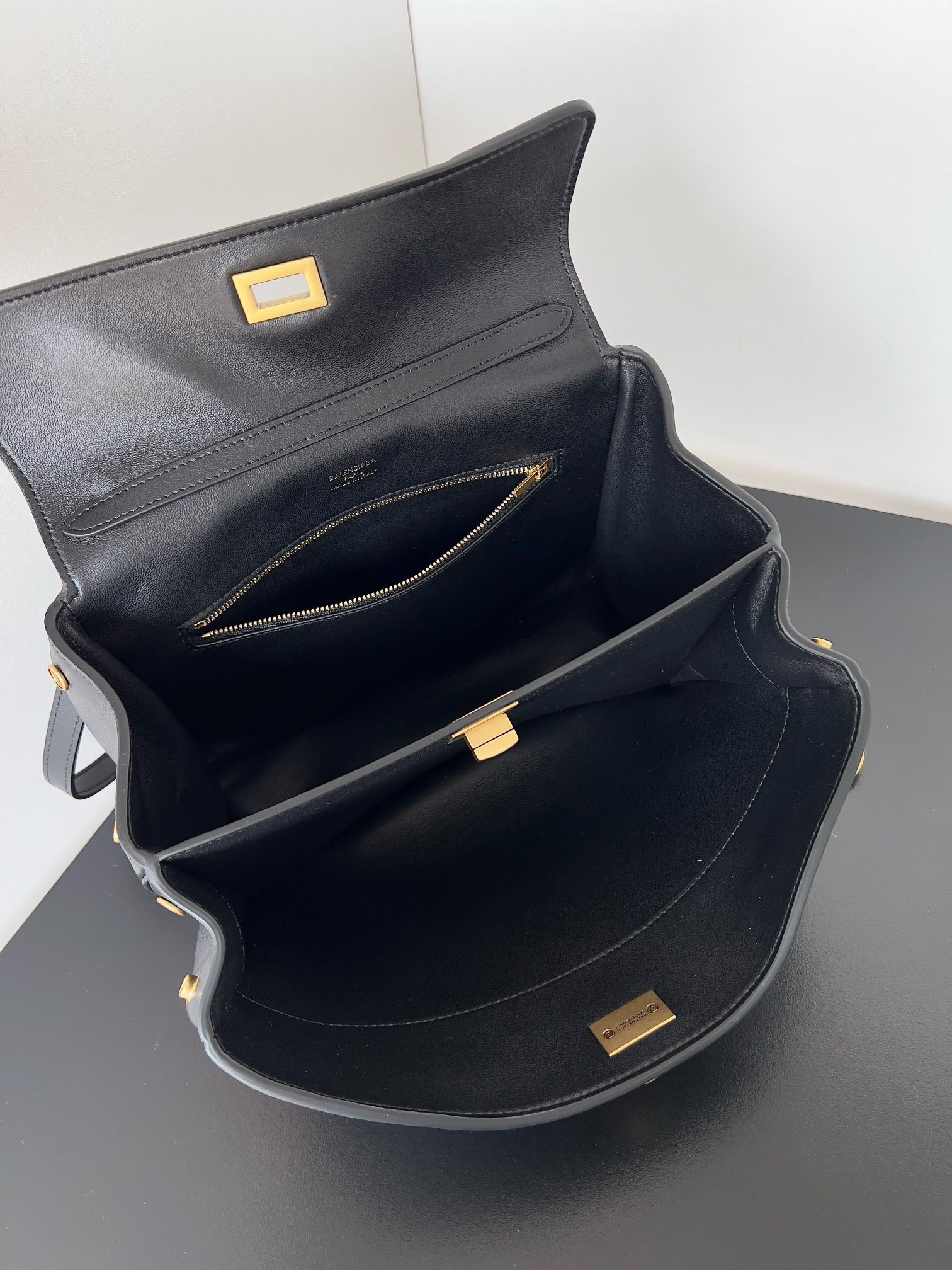Ba*len*cia*ga rodeo small bag in black calfskin