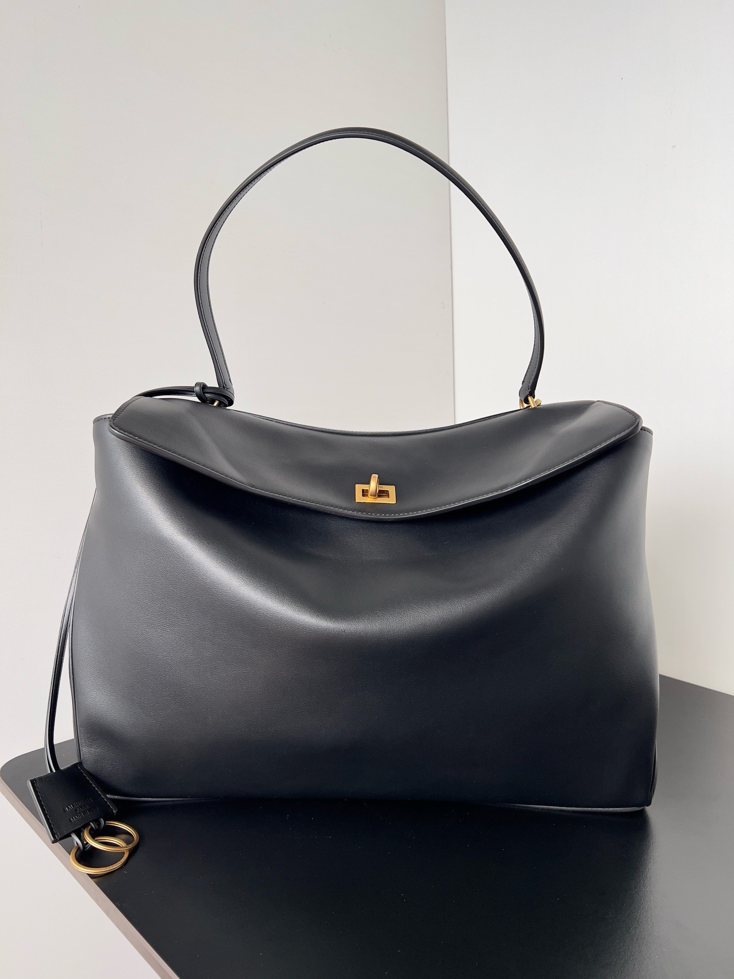 Ba*len*cia*ga rodeo large bag in black calfskin