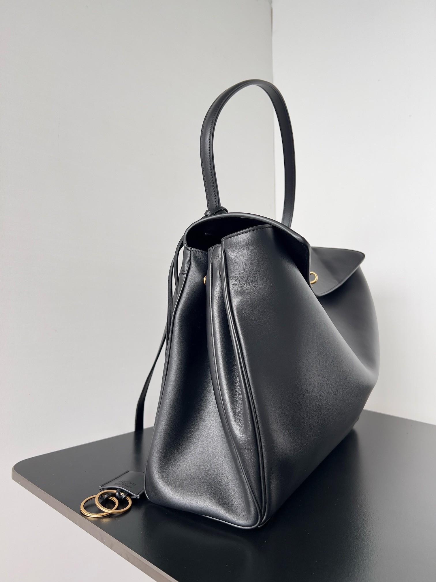 Ba*len*cia*ga rodeo large bag in black calfskin