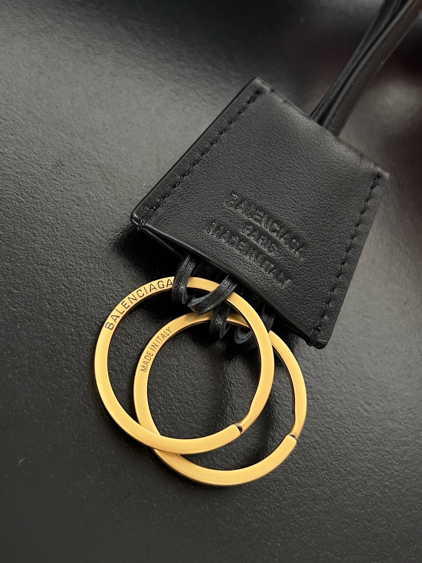 Ba*len*cia*ga rodeo large bag in black calfskin