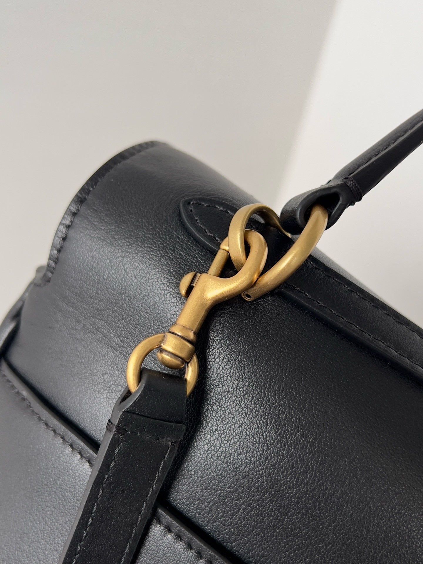 Ba*len*cia*ga rodeo large bag in black calfskin