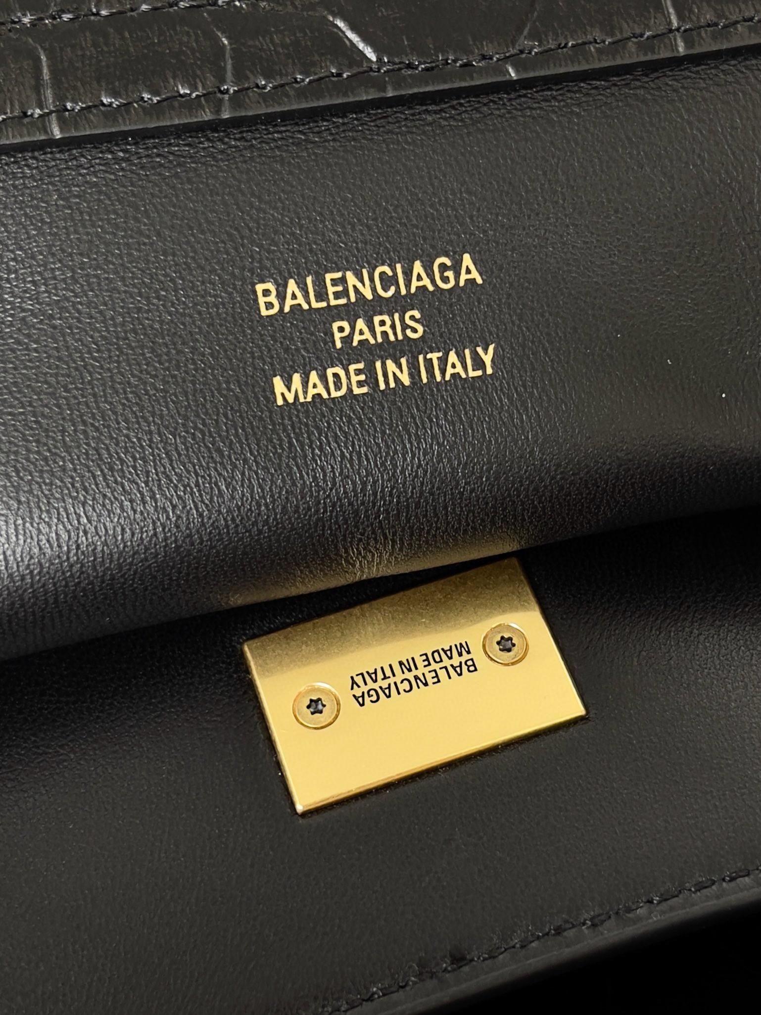 Ba*len*cia*ga rodeo large bag in black crocodile embossed calfskin