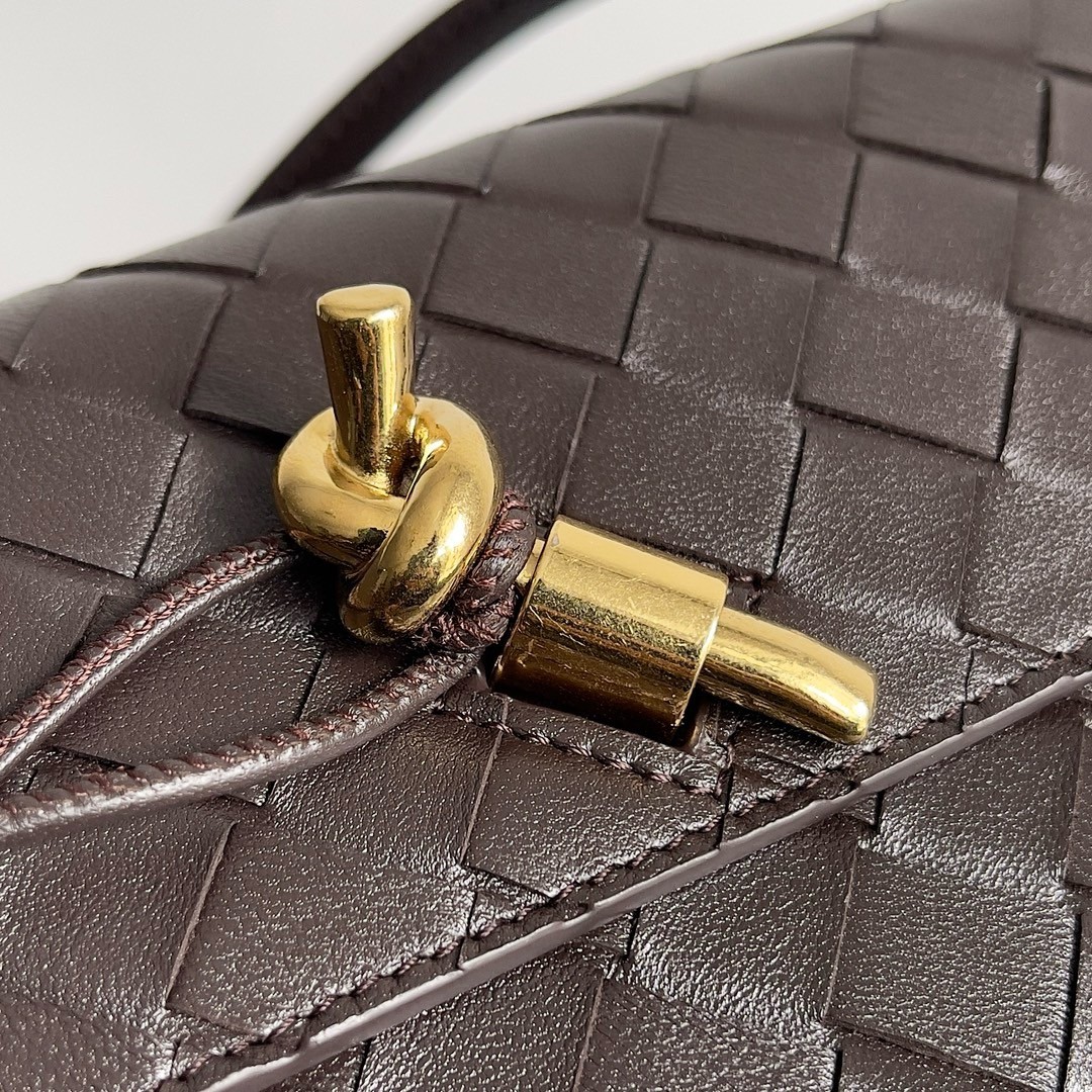 bo*te*ga Ve*ne*ta mini andiamo cross-body bag in fondant intrecciato lambskin