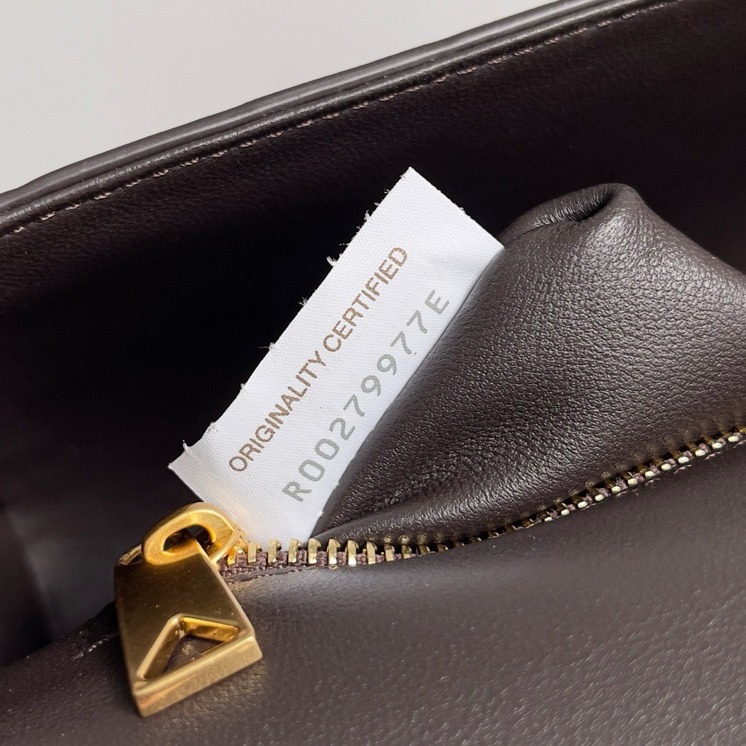 bo*te*ga Ve*ne*ta mini andiamo cross-body bag in fondant intrecciato lambskin