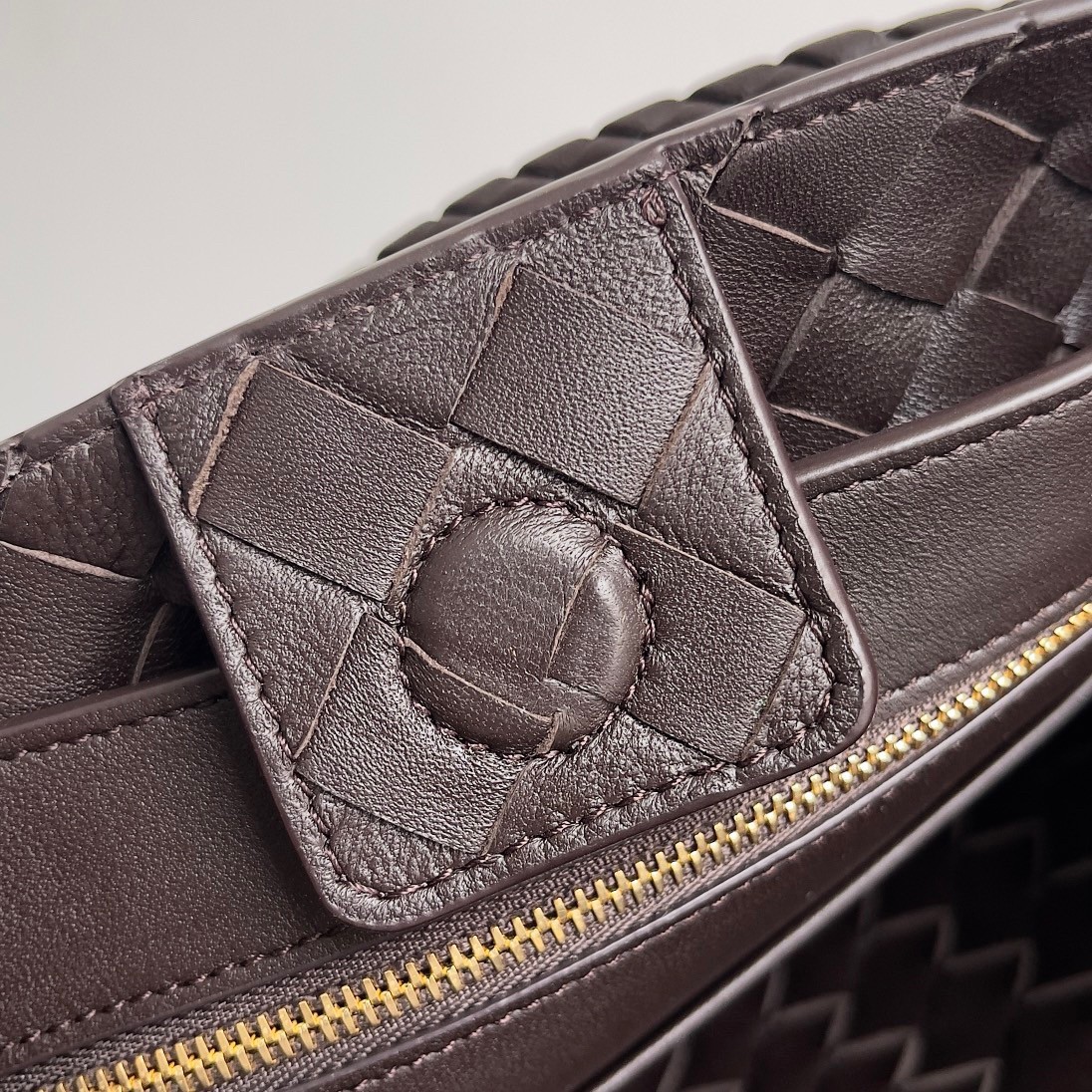 bo*te*ga Ve*ne*ta small andiamo bag in fondant intrecciato lambskin