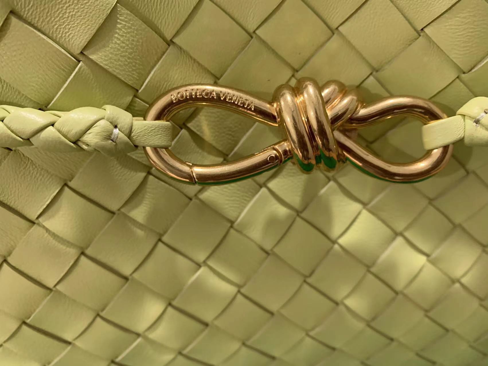 bo*te*ga Ve*ne*ta small andiamo bag in ice cream intrecciato lambskin