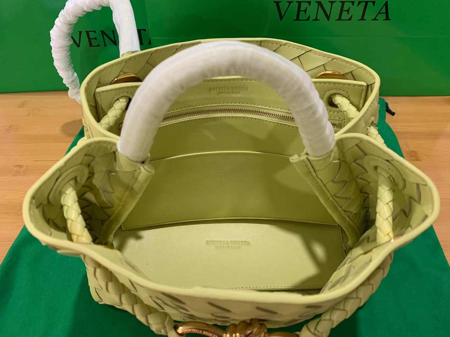 bo*te*ga Ve*ne*ta small andiamo bag in ice cream intrecciato lambskin