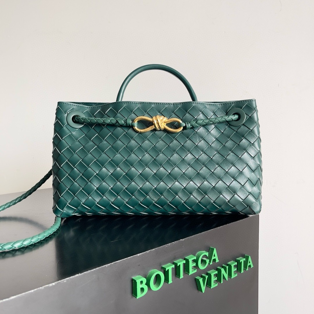 bo*te*ga Ve*ne*ta andiamo small east/west bag in green intrecciato lambskin