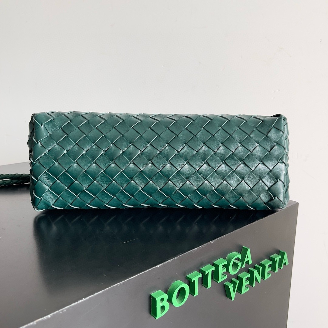 bo*te*ga Ve*ne*ta andiamo small east/west bag in green intrecciato lambskin