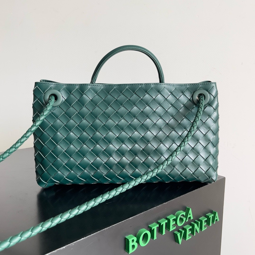 bo*te*ga Ve*ne*ta andiamo small east/west bag in green intrecciato lambskin