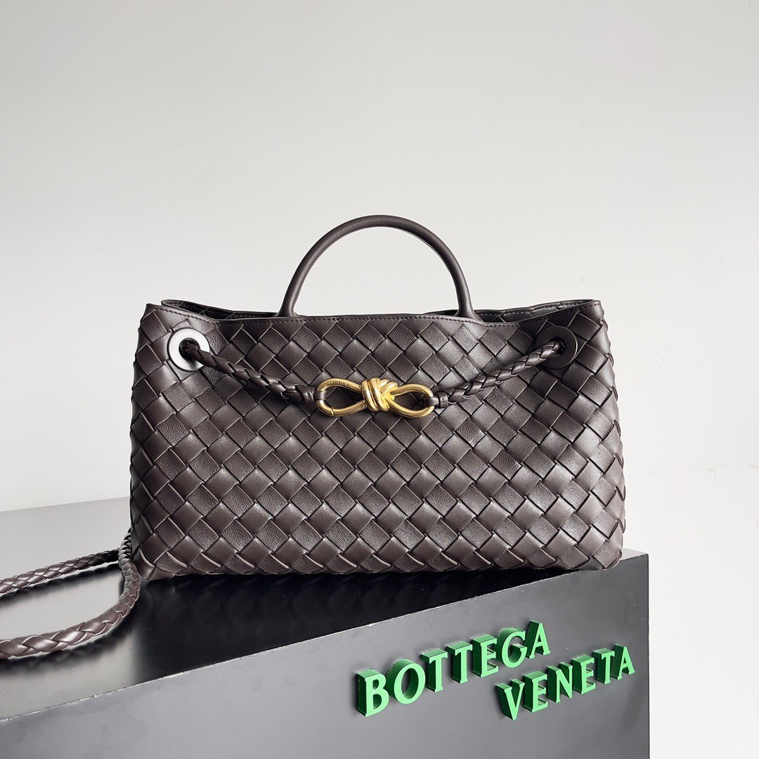 bo*te*ga Ve*ne*ta andiamo small east/west bag in fondant intrecciato lambskin