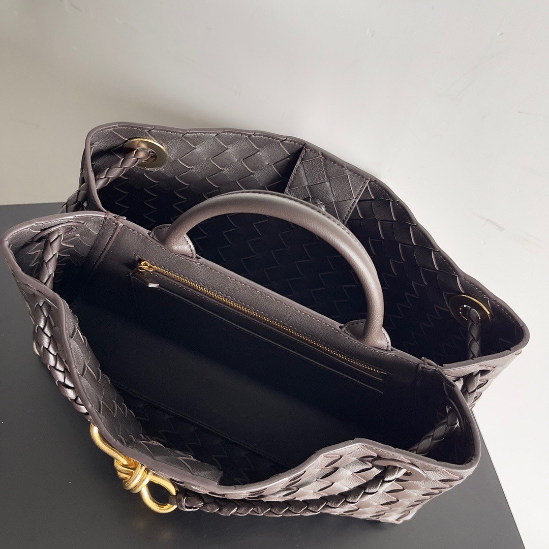 bo*te*ga Ve*ne*ta andiamo small east/west bag in fondant intrecciato lambskin