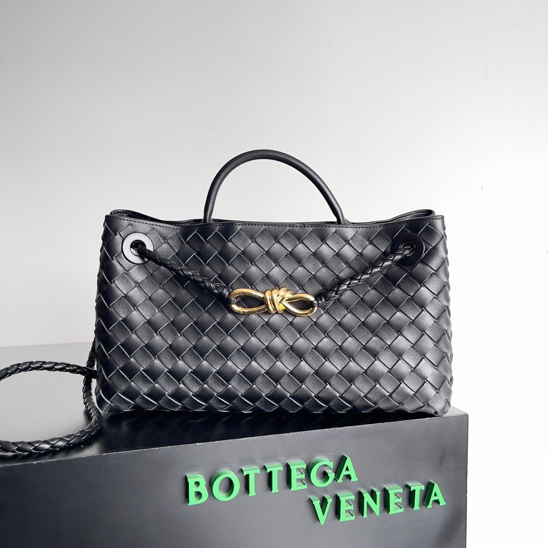 bo*te*ga Ve*ne*ta andiamo small east/west bag in black intrecciato lambskin