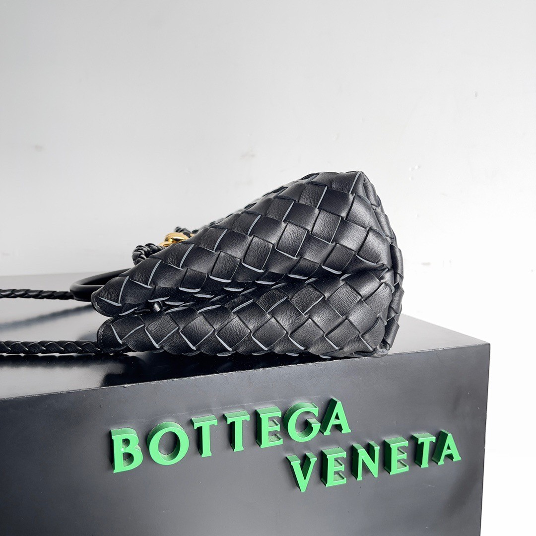 bo*te*ga Ve*ne*ta andiamo small east/west bag in black intrecciato lambskin