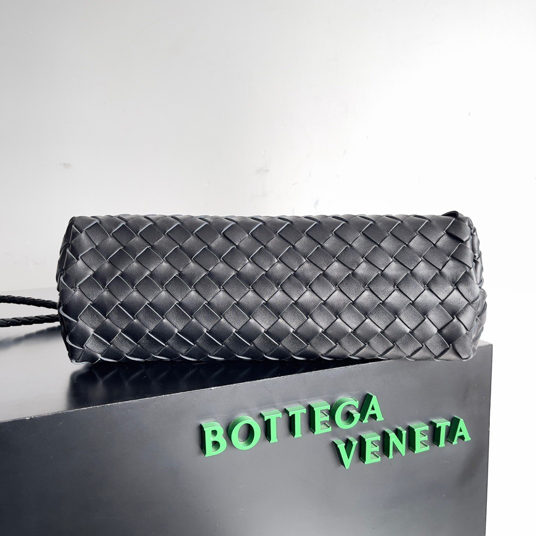 bo*te*ga Ve*ne*ta andiamo small east/west bag in black intrecciato lambskin