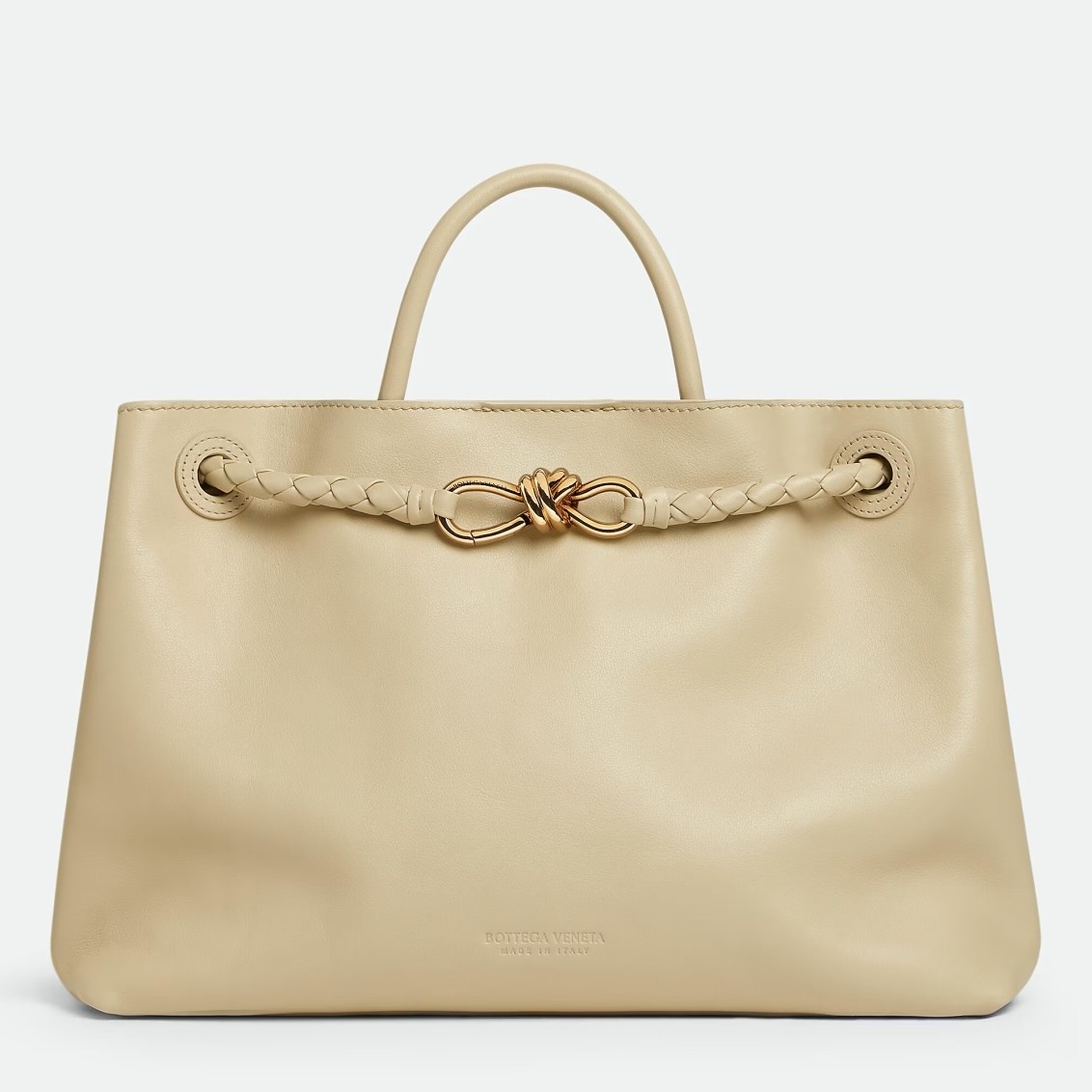bo*te*ga Ve*ne*ta medium andiamo bag in beige smooth calfskin