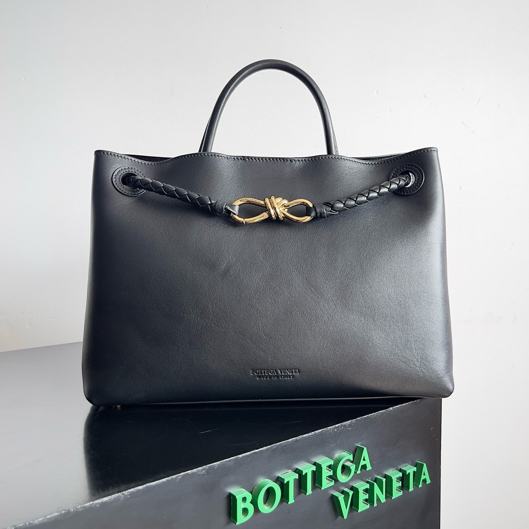 bo*te*ga Ve*ne*ta medium andiamo bag in black smooth calfskin