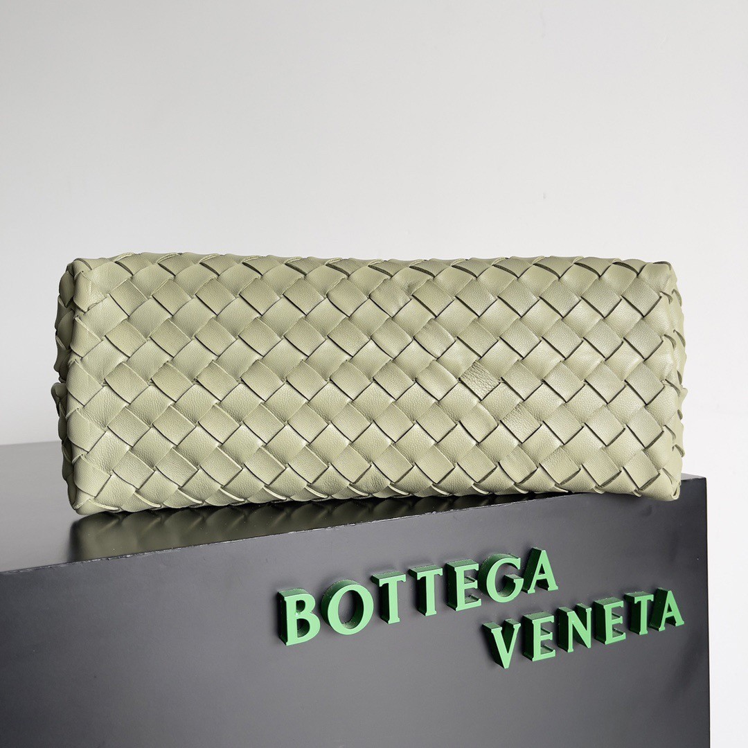 bo*te*ga Ve*ne*ta medium andiamo bag in travertine intrecciato lambskin