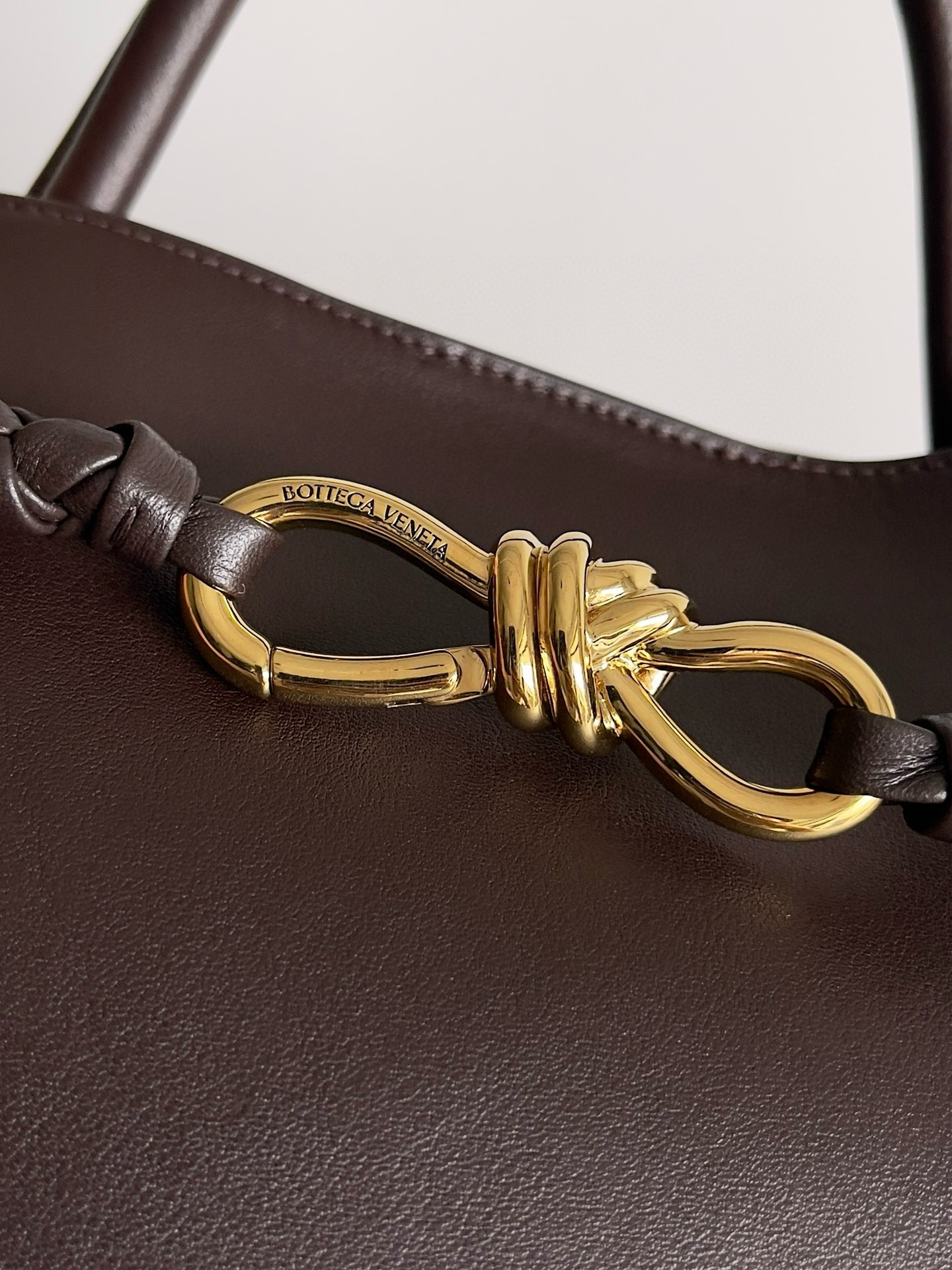 bo*te*ga Ve*ne*ta large andiamo bag in fondant smooth calfskin