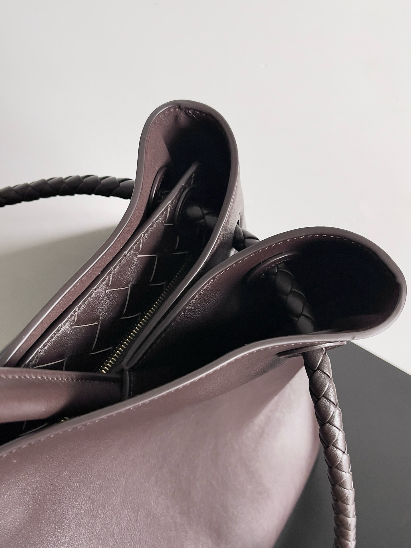 bo*te*ga Ve*ne*ta large andiamo bag in fondant smooth calfskin