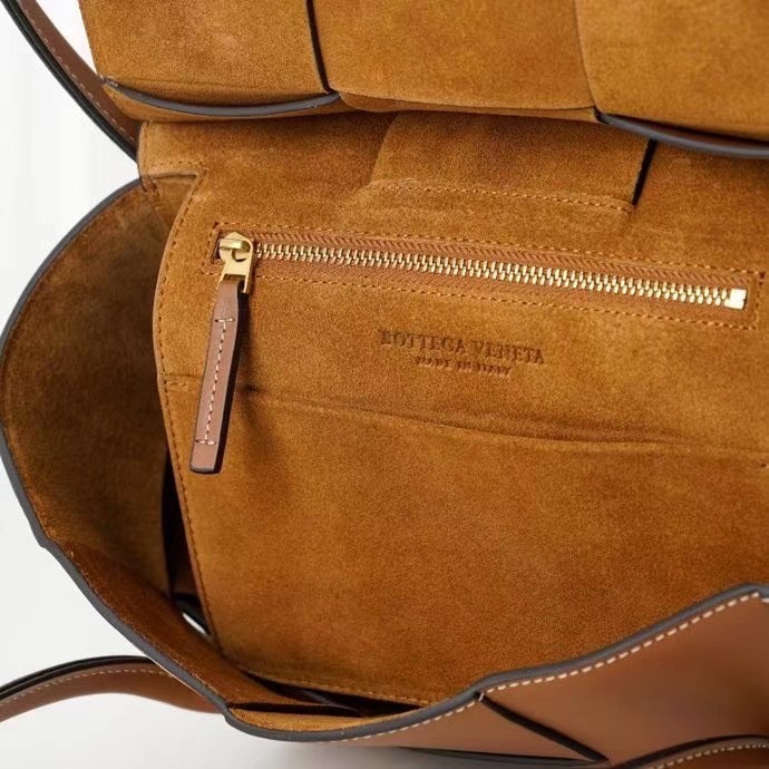 bo*te*ga Ve*ne*ta arco small bag in caramel intrecciato calfskin