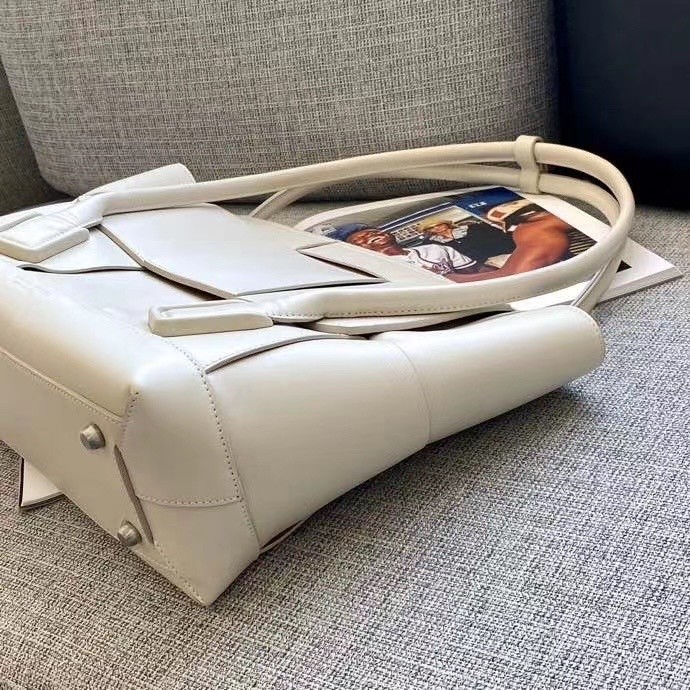 bo*te*ga Ve*ne*ta arco medium bag in white intrecciato calfskin