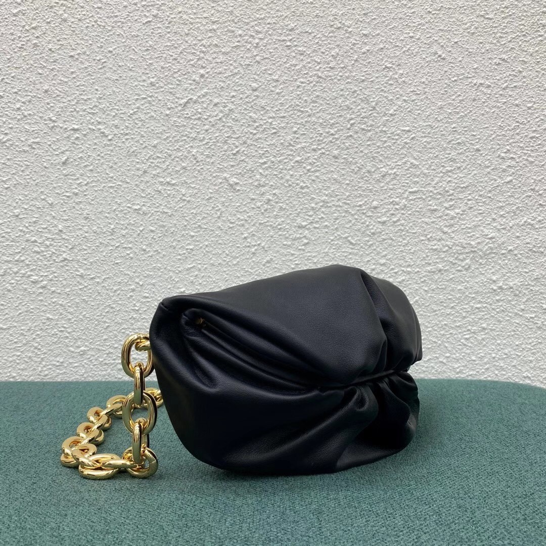 bo*te*ga Ve*ne*ta the belt chain pouch in black nappa leather