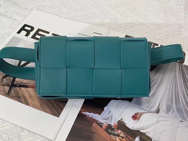 bo*te*ga Ve*ne*ta cassette belt bag in mallard intrecciato leather