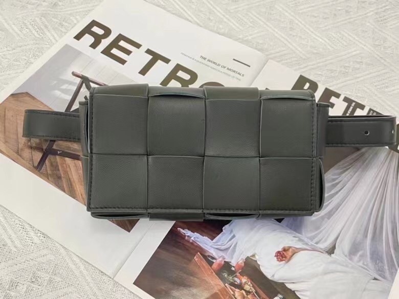 bo*te*ga Ve*ne*ta cassette belt bag in black intrecciato leather