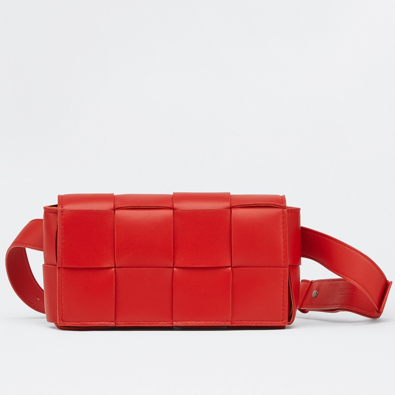 bo*te*ga Ve*ne*ta cassette belt bag in red intrecciato leather