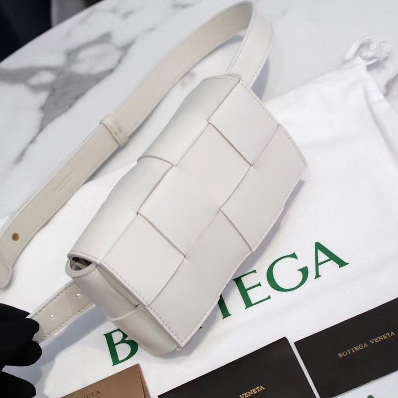 bo*te*ga Ve*ne*ta cassette belt bag in white intrecciato leather