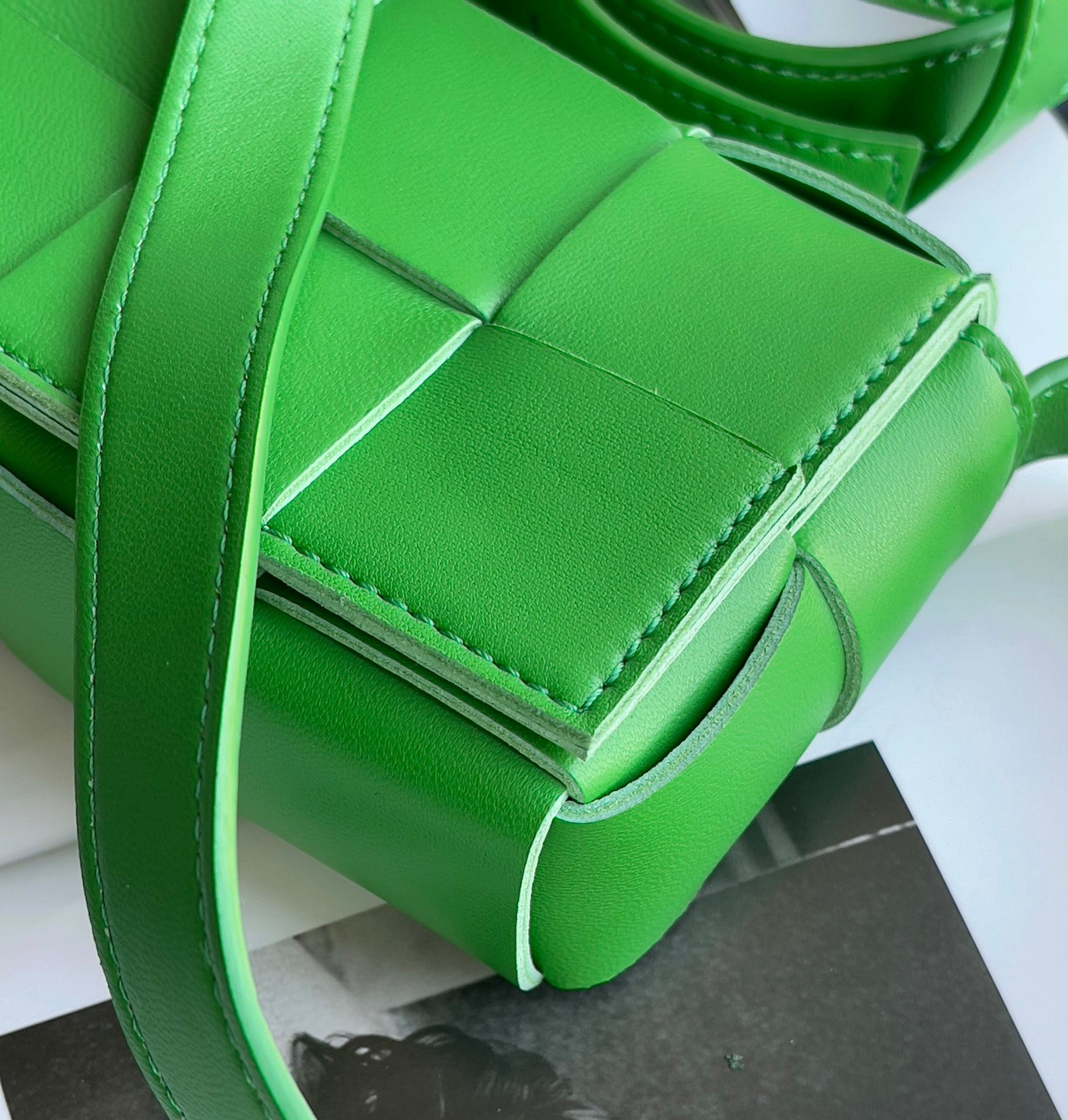 bo*te*ga Ve*ne*ta candy cassette bag in parakeet lambskin