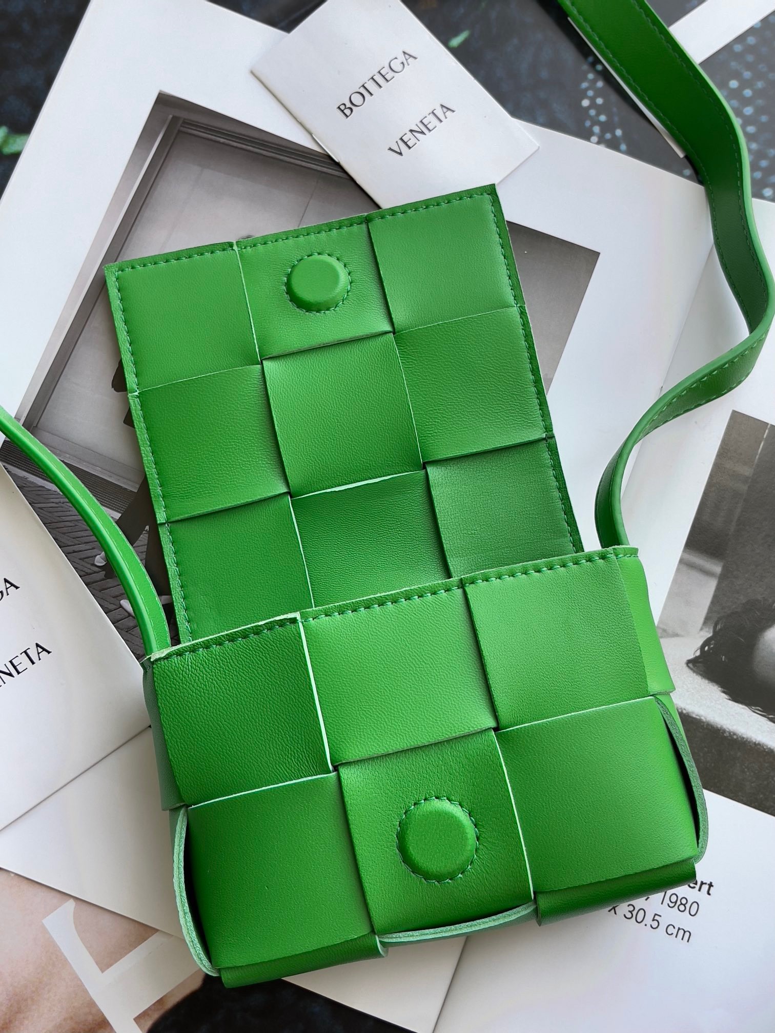 bo*te*ga Ve*ne*ta candy cassette bag in parakeet lambskin