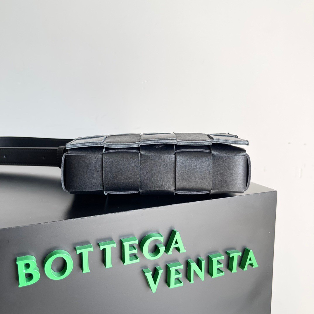 bo*te*ga Ve*ne*ta small cassette bag in black intrecciato lambskin