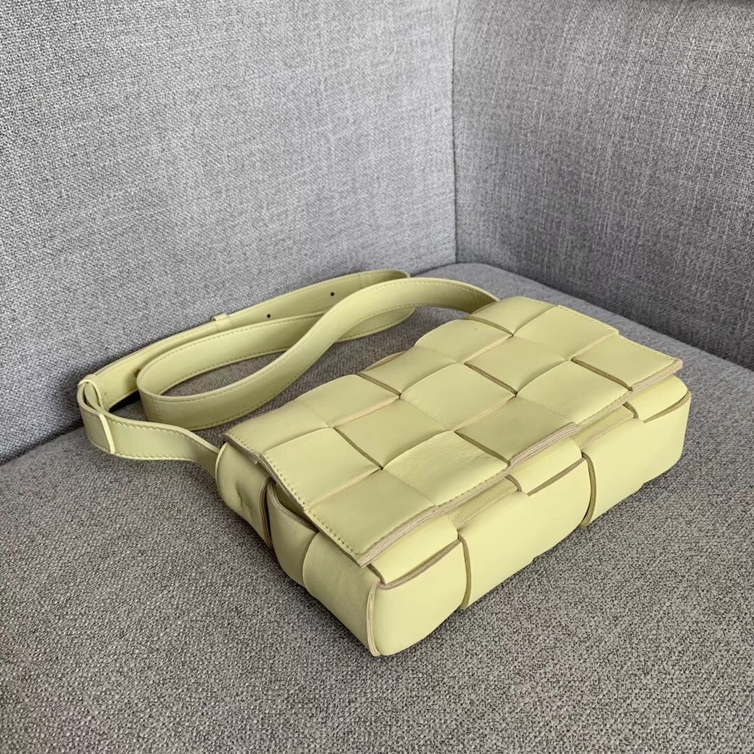 bo*te*ga Ve*ne*ta cassette bag in cream lambskin