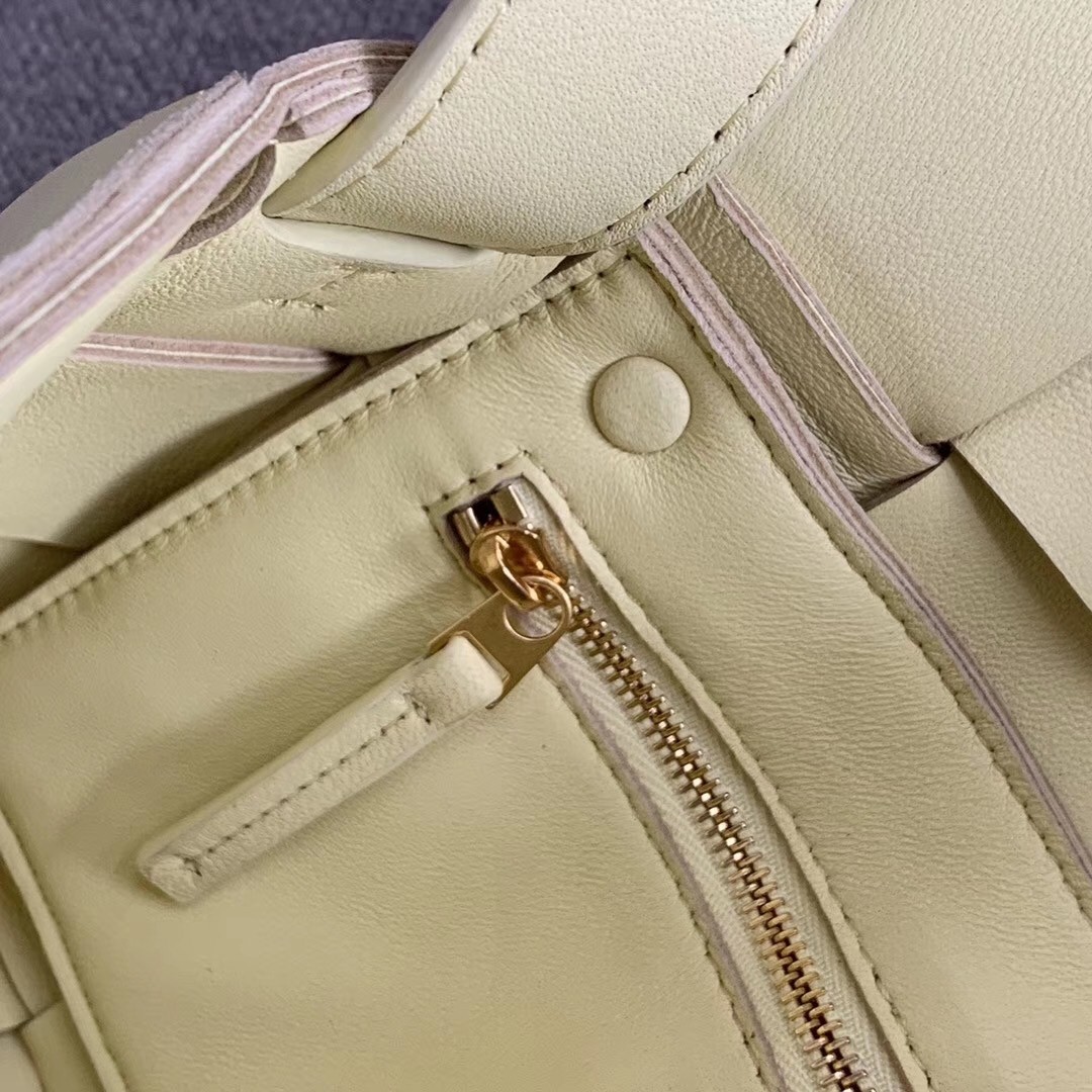 bo*te*ga Ve*ne*ta cassette bag in cream lambskin