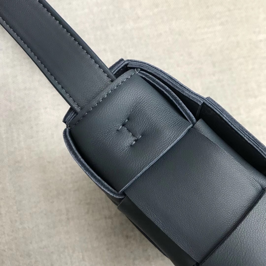 bo*te*ga Ve*ne*ta cassette bag in dark blue lambskin