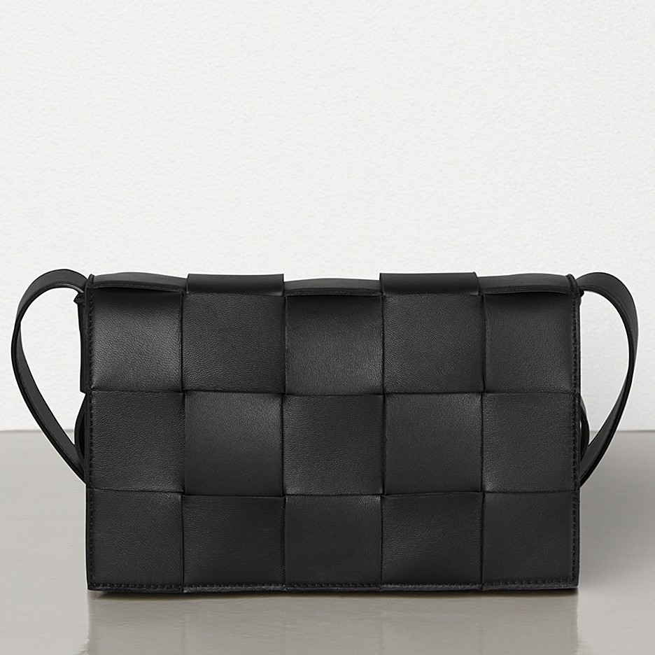 bo*te*ga Ve*ne*ta cassette bag in black lambskin