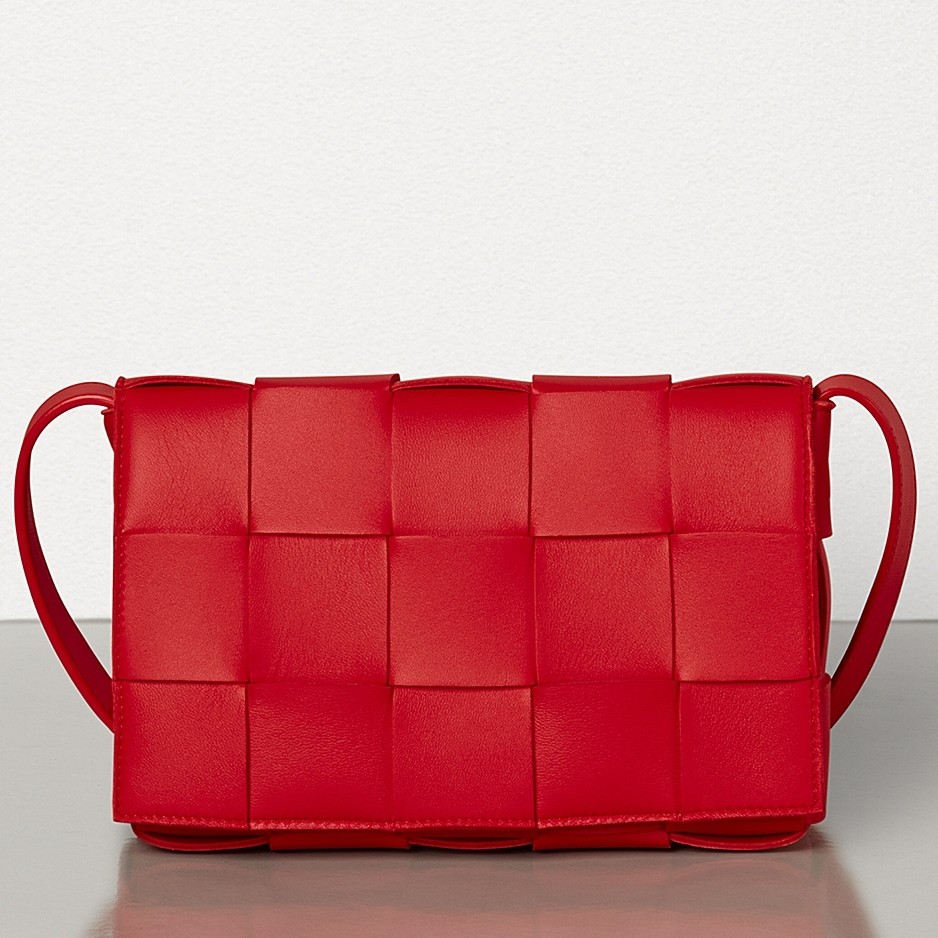 bo*te*ga Ve*ne*ta cassette bag in red lambskin