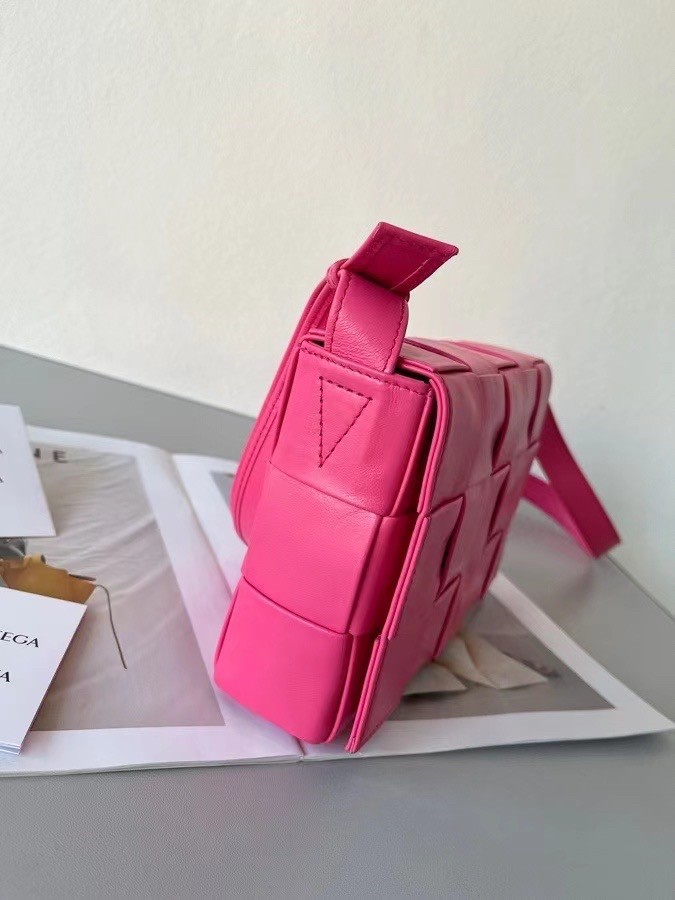 bo*te*ga Ve*ne*ta cassett bag in lollipop wrinkled calfskin