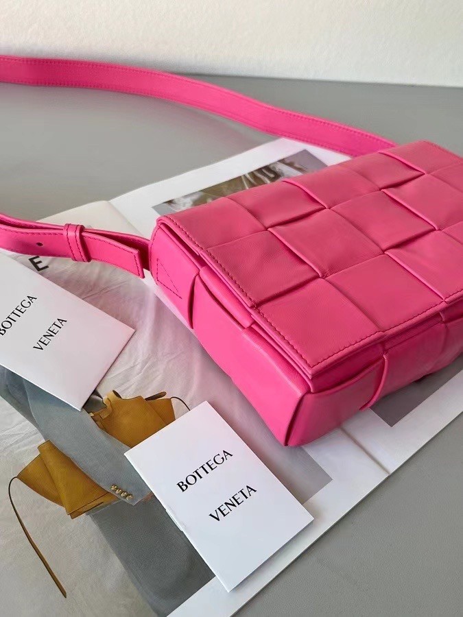 bo*te*ga Ve*ne*ta cassett bag in lollipop wrinkled calfskin