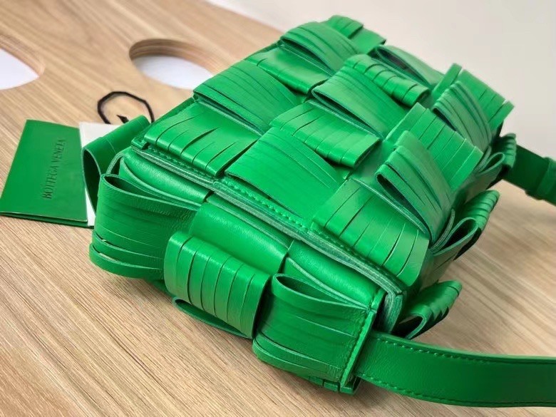 bo*te*ga Ve*ne*ta cassett fringed bag in parakeet lambskin