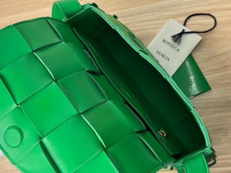 bo*te*ga Ve*ne*ta cassett fringed bag in parakeet lambskin
