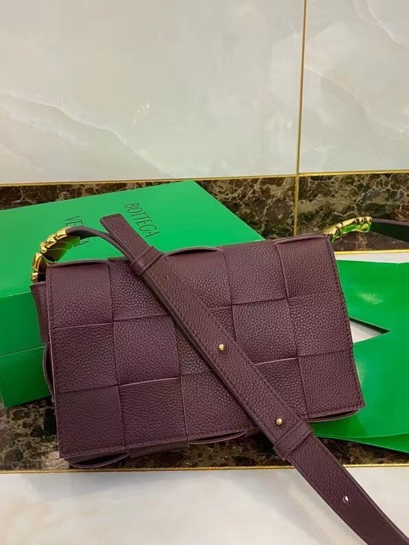 bo*te*ga Ve*ne*ta cassette bag in burgundy grained leather