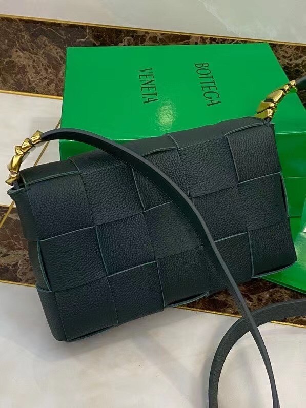 bo*te*ga Ve*ne*ta cassette bag in green grained leather